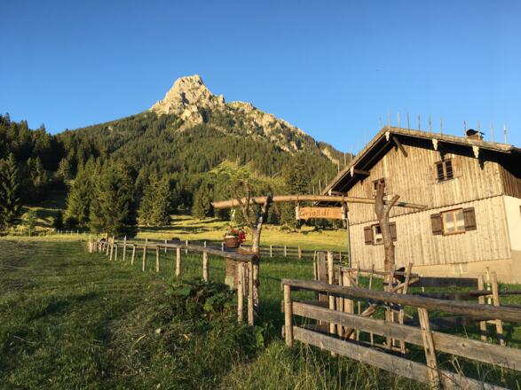 Seealpe am Fuße des Aggensteins