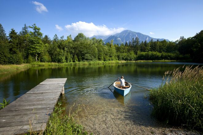 Badeweiher mit Ruderboot