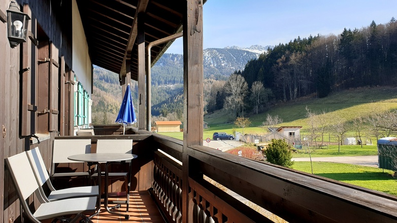 Balkon mit Blick auf die Kampenwand