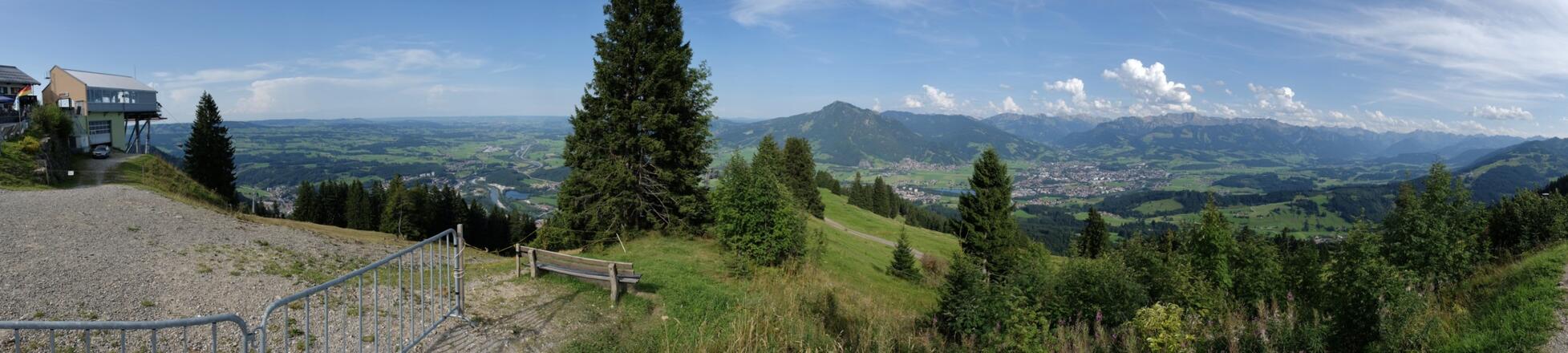 Weites Gipfelpanorama