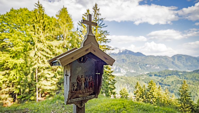 Kiefersfelden Aufstieg zum Nußlberg Kreuzweg