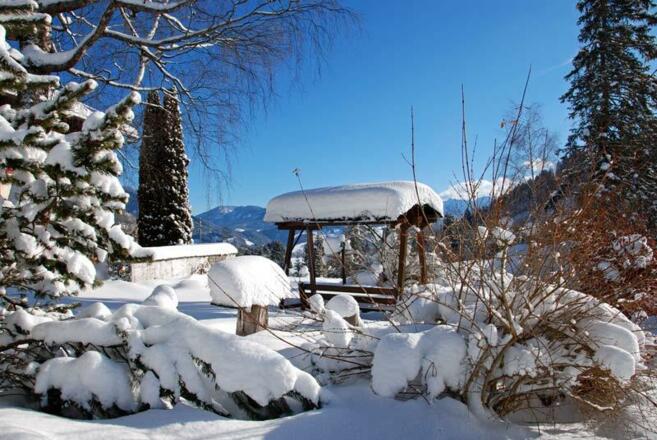 Winter Garten mit Schaukel