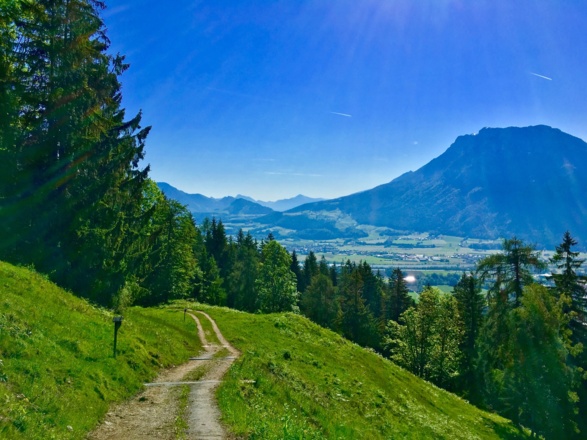 beim Aufstieg zum Nußlberg, Kiefersfelden mit Blick in das Inntal und Kaisergebirge
