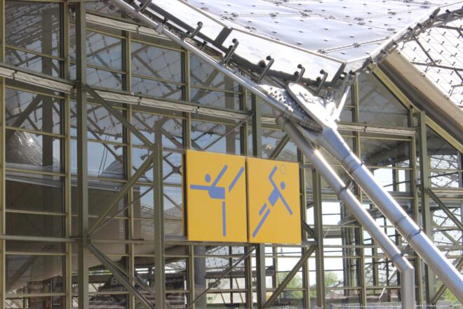 Piktogramme an der Olympiahalle