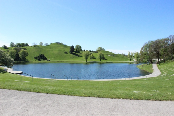 Blick vom Coubertinplatz auf den Olympiaberg