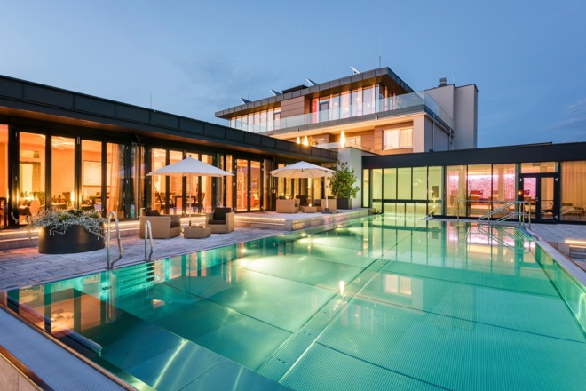 Villa Vitalis Pool Aspach am Römerradweg (c) Innviertel Tourismus Erber