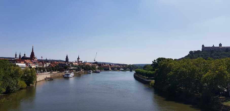 Schleifenroute - Würzburg Blick zur Altstadt am Main