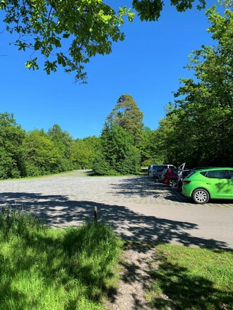 Großer Parkplatz an der Regatta