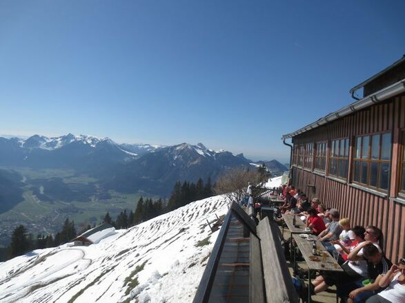 Winterliches Sonnenbad Hochgernhaus