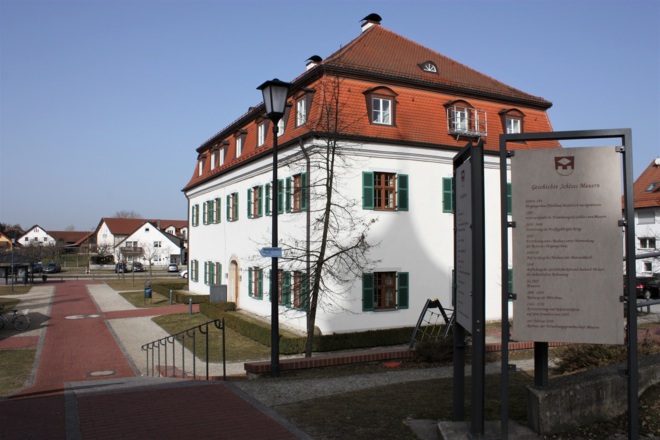 Start am Hofmarkschloss in Mauern