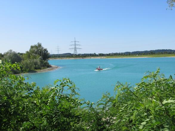 Blick auf den Hollerner See - einer der schönsten Ausblicke entlang der Tour