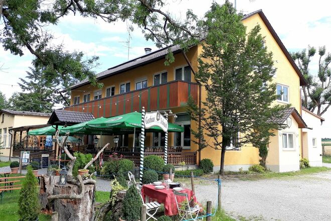 Das urgemütliche Gasthaus Schnaitl mit seinem herrlichen Biergarten in Wang