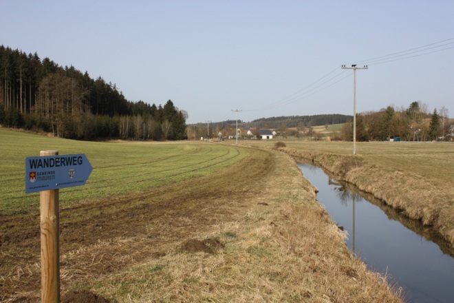 Am Bach Richtung Wollersdorf