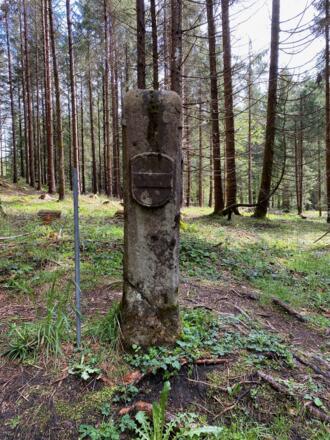 Drei Länder Grenzstein zwischen Hellengerst und Memhölz-Ried von 1754