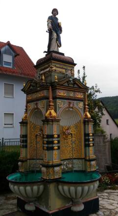 Laurentiusbrunnen in Sindlbach