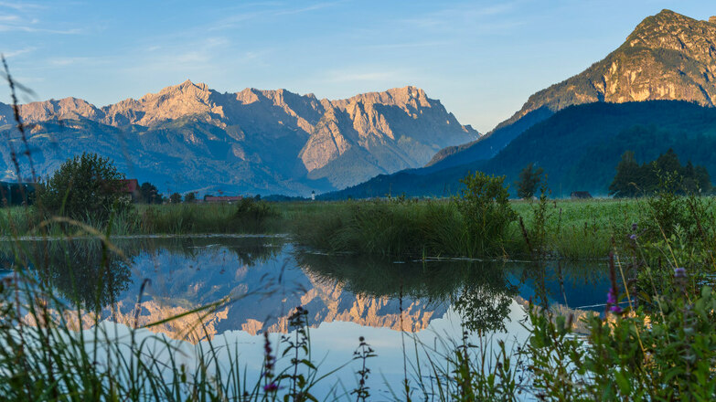 Blick vom Loisachtal auf Wettersteinmassiv und Kramer