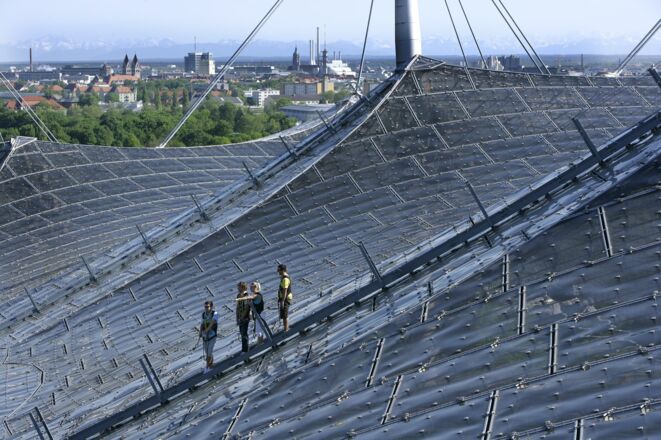 Klettertour auf dem Zeltdach