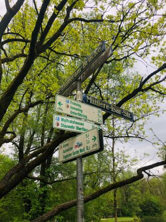 Weggabelung Beschilderung nahe der St.Emmeramsmühle