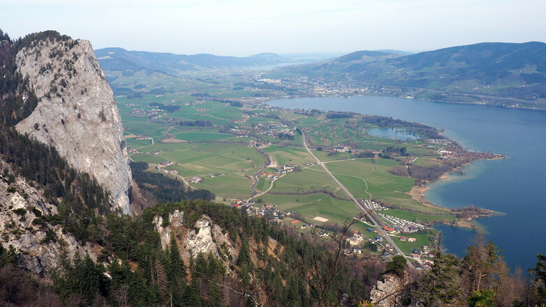 Almkogel 1030m mit Drachenwand und Mondsee
