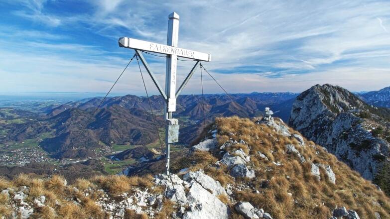 Gipfelkreuz der Falkenmauer