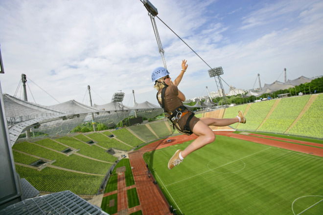 Flying Fox hoch über dem Olympia-Stadion