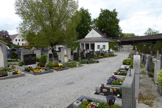 Schongauer Stadtfriedhof mit Aussegnungshalle