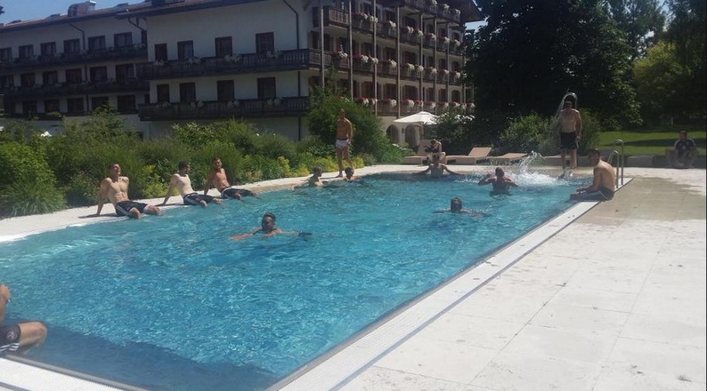 Der FC Nürnberg hat Spaß im Außenpool