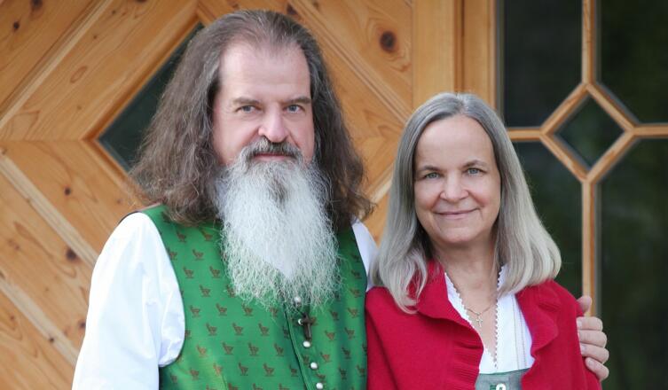 Ihre Gastgeber: Marlena und Volker Paul Weindel