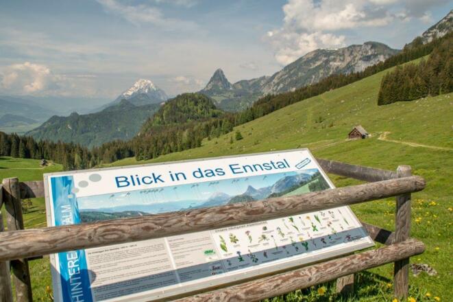 Orientierungstafel auf der Alm