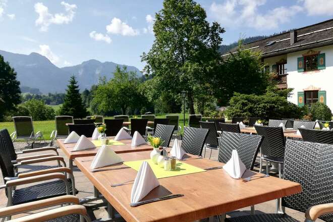 Heißenhof Inzell - Terrasse mit Bergblick