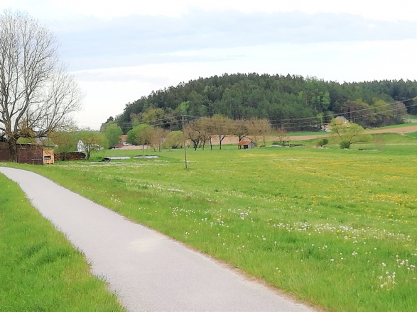 Auf dem Nandlstädter Kulturradweg zwischen Nandlstadt und Mauern