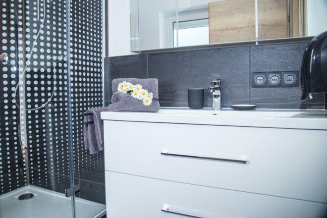 Badezimmer mit Dusche