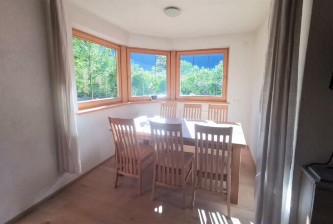 Wohnzimmer mit Eichenparkett mit Essbereich - OG