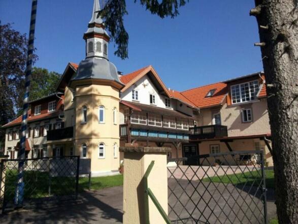 jagdschloss-aussenansicht_sommer002