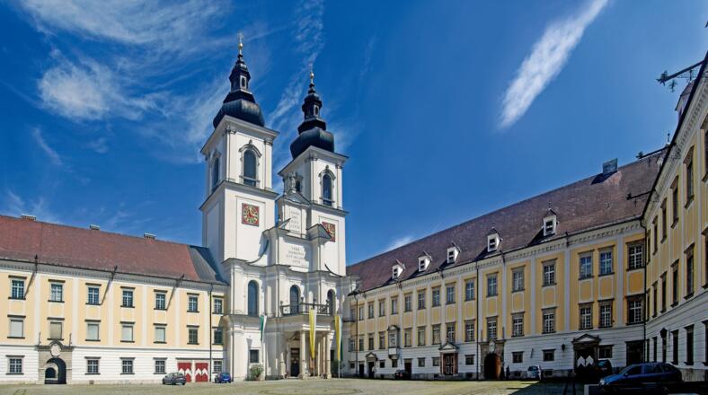 Prälatenhof Stiftskirche