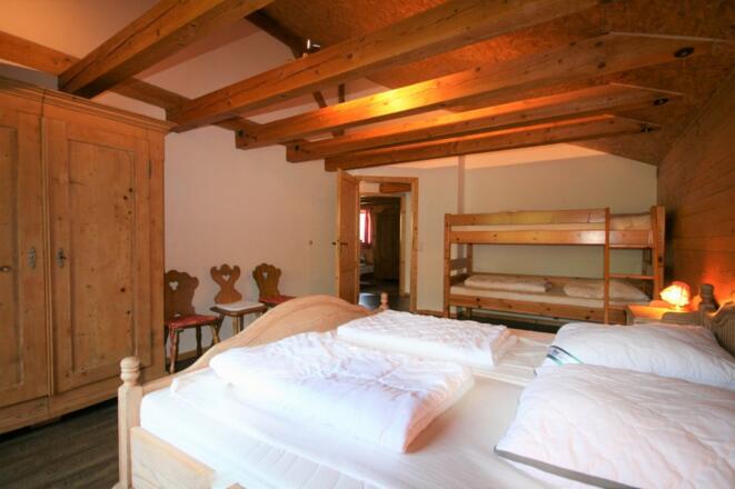 Schlafzimmer 1