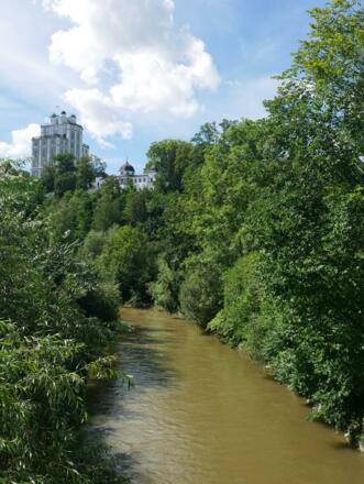 Fluss Krems mit Sternwarte