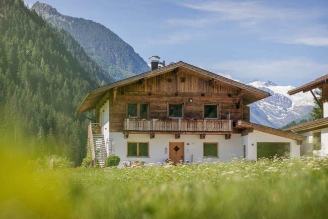 Außenansicht mit Gletscher