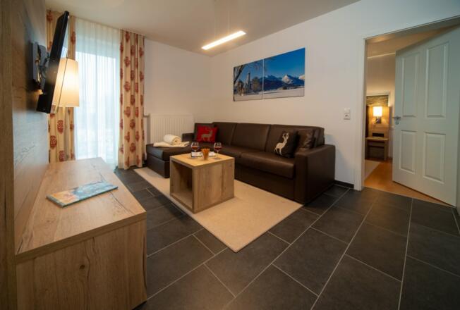 Longchair-Sofa im Wohnzimmer