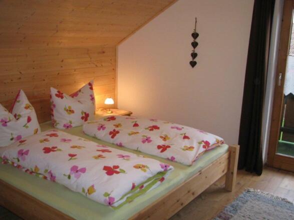 Schlafzimmer 1 in der Ferienwohnung Falkenstein