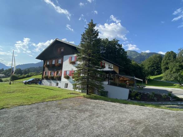 Gebäudeansicht/Garten Sommer