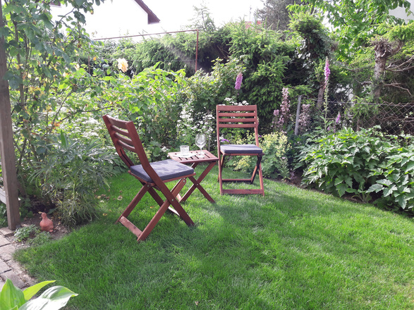 Sitzgelegenheit vor dem Haus