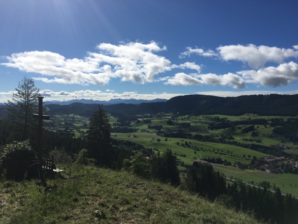 Vom Sonneck in Blickrichtung Süd-Ost mit Hauchenberg, Tannheimer Gruppe bis zu den Ammergauer Alpen