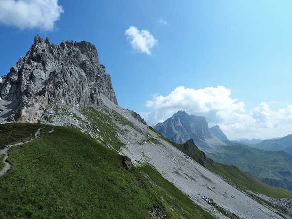 Cavelljoch mit Blick auf Kirchlispitzen, Drusenfluh und Sulzfluh