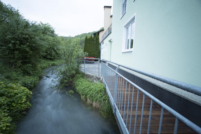Idyllisch neben der Schambach gelegen