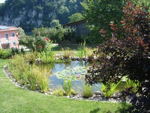 Garten in der Ferienwohnung Eckinger in Kelheim-Stausacker im Altmühltal