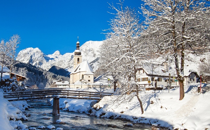 Die Ramsauer Kirche im Winter
