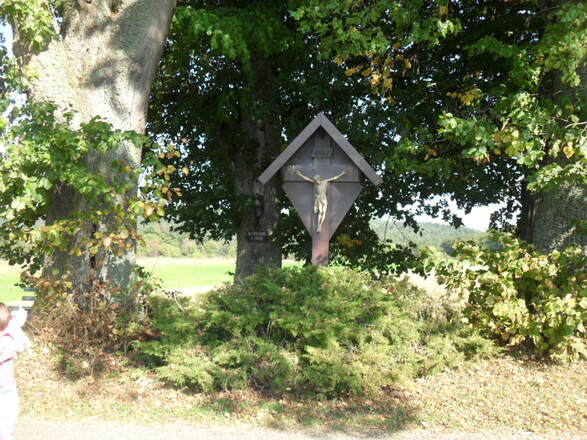 Naturdenkmal '4-Linden) nur 50 m entfernt