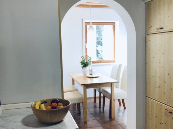 lichtdurchfluteter separater Essbereich