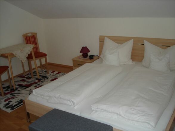 Schlafzimmer, Ferienwohnung Eckinger, Kelheim, Stausacker